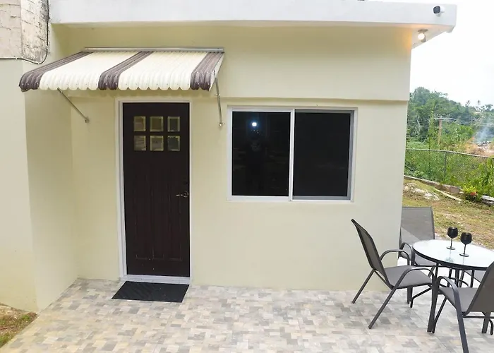 Hébergement de vacances Cozy Retreat With Ac, Smart Tvs & Patio Montego Bay