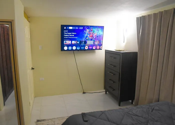 Hébergement de vacances Cozy Retreat With Ac, Smart Tvs & Patio