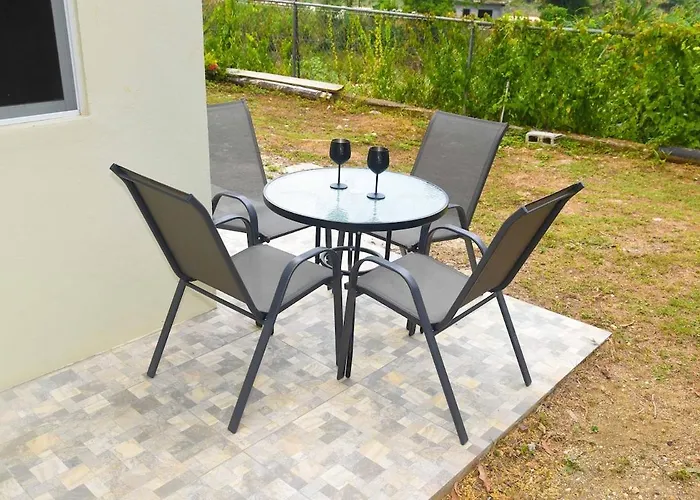 Hébergement de vacances Cozy Retreat With Ac, Smart Tvs & Patio *