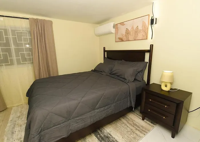 Cozy Retreat With Ac, Smart Tvs & Patio Montego Bay