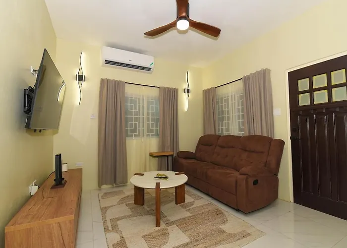 Cozy Retreat With Ac, Smart Tvs & Patio *
